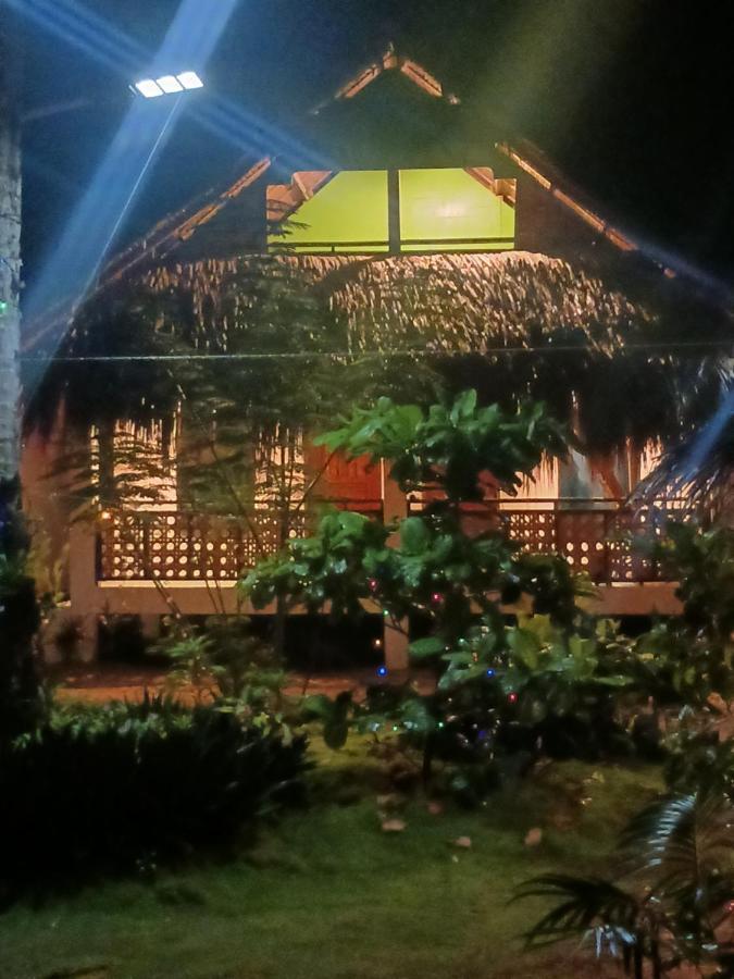 Weeroona Huts Homestay Pacifico San Isidro  Kültér fotó